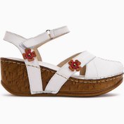 Resim Limoya Hakiki Deri Katlyn Beyaz Çiçek Detaylı Burnu Kapalı Dolgu Topuklu Kadın Sandalet 