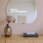Resim 1 adet "Kahretsin, İyi Görünüyorsun" Mat Vinil Ayna Çıkartması - Ev, Banyo, Araba ve Araç Aynaları için Kolay Uygulanabilir Yapışkan Not - Dayanıklı ve Şık Tasarımıyla Minimalist Estetik 
