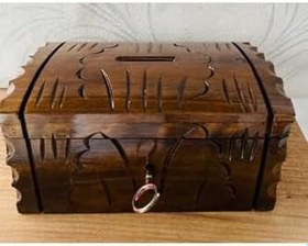 Resim Ceviz Işlemeli Kilitli Kumbara, Kadife Döşeme, 18 cm 