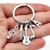Resim Müzik Severlerin Keyfi: Mikrofon, Gitar & Nota Süslemeli İlk Harfli Anahtarlık - Kadınlar için Alaşım Moda Aksesuarı 