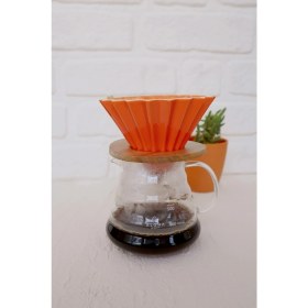 Resim PremiumPort Turuncu Ahşap Standlı V60 Dripper, Şık ve Kullanışlı Kahve Demleme Aleti 