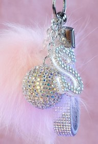 Resim TASARIM ARABAM ATİKE ELİF AKIN Gümüş Taşlı & Logosuz Anahtarlık & Tilki Tüyü Ponpon Açık Pembe & Gümüş Harf & Gümüş Disko Topu 