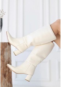 Resim Roksa Ten Cilt Topuklu Çizme Göründüğü Gibi 