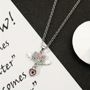 Resim 1 Adet Sanrio Hello Kitty Melek Kanatlı Kolye - Parıltılı Kristaller ve Pembe Kalp Charm ile, Kadınlar, Aile & Arkadaşlar için Sevimli Karikatür Takı Hediyesi, Günlük Aksesuar, Şık Tasarım, Detaylı İşçilik 