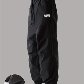 Resim MARVEL Erkekler için Outdoor Günlük Pantolon - Esnek Bel ve İp Detaylı, Yumuşak Konforlu Kumaş, Çok Cepli, Siyah Beyaz MARVEL Yazılı Baskı, Hiking, Bisiklet, Koşu, Spor Salonu & Günlük Kullanım İçin, Dayanıklı Yapı, Atletik Görünüm, Fitness Tutkunları 