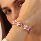 Resim 1 adet Bahar Ve Yaz Kadın Modası Elastik Bileklik Pembe Çiçek Kakma Cam Çinko Alaşım Emaye El Boyaması, Bohem Zarif Pastoral Tatlı Ve Sevimli Bileklik, Deniz Kenarı Tatil Partisi Düğün Giyim Aksesuarları Hediye Uygundur 