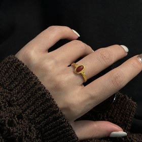 Resim 1 Adet Ayarlanabilir Vintage Fransız Kırmızı Oval Bakır Yüzük - Antika Tarzı, Oval Kırmızı Taş (Sentetik Değil), Hafif 2.8g, Günlük Düğün Doğum Günü Hediyesi, Yıl Boyu Takı, Fransız Esintili Şık Vintage Aksesuar 