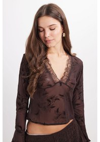 Resim Tudors Kadın Slim Fit Dar Kesim V Yaka Uzun Kollu Dantel Detaylı Kahverengi Bluz-50783 