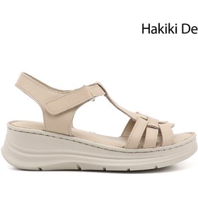 Resim Gönderi(r) Kadın Bej Cırt Bantlı Dolgu Topuk Hakiki Deri Sandalet 