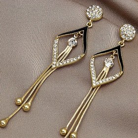 Resim Hediye Verme ve Parti Giyimi İçin Uygun 1 Çift Şık ve Basit Püskül Küpeler 