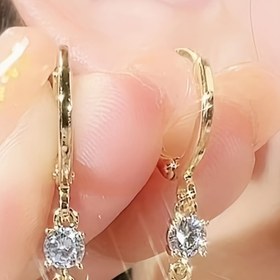 Resim İki Bayanın Bohem Tarzı Parlak Su Damlası Tasarımlı Göz Alıcı Küpeleri, Moda ve Partiler ve Etkinlikler İçin Hediyeler İçin Mükemmel. 