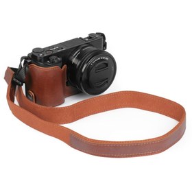 Resim MegaGear Sony Zv-e10 Ile Uyumlu Gerçek Deri Yarım Fotoğraf Makinesi Kılıfı - Kahverengi 