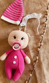 Resim El Örgüsü Amigurumi Şapkalı Pembe Bebek 