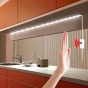 Resim USB Güçlü LED Mutfak Arka Aydınlatma Çubuğu Hareket Sensörü ile - Kolay Dalgalanma ON/OFF Kontrolü, Çift Taraflı Bant Dahil, TV ve Cihaz Aydınlatması için İdeal, Mutfak Aydınlatması | Modern LED Çubuğu | Dayanıklı Plastik Gölgelik, Mutfak Aydınlatmaları Alt Kabine 