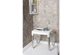 Resim Primanova Cappadocia Banyo Taburesi Beyaz Renk Paslanmaz Malzeme ile Güvenli ve Kaymaz Özellikler 