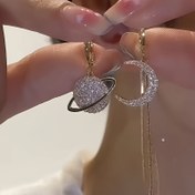 Resim 1 Çift Şık Göksel Gezegen ve Ay Asimetrik Sarkan Küpeler - Kadınlar için Resmi & Günlük Takı, Zincir Bağlantılı, Partiler, Düğünler, Randevular İçin Mükemmel - Yıl Boyu Göz Alıcı, Parlayan Kristaller, Detaylı İşçilik, Trend Aksesuarlar, Moda Tutkunları 