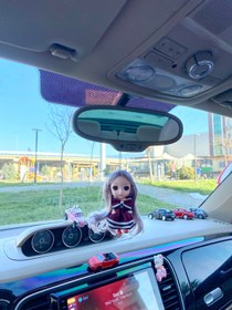 Resim OTOMOGARAJ Bebek dikiz süsü bebek dikiz aynası süsü dilay bebek bordo elbiseli taşlı elbise oto kolye 