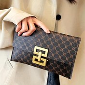 Resim LABOONOO Kadınlar için Geometrik Desenli Kavrama - Altın Tonlu Tokalı, Şık Beyaz Sentetik El Çantası, Rahat veya Resmi Durumlar İçin Kompakt ve Taşınabilir, Çok Yönlü Kavrama | Geometrik Desenli Çanta | Sentetik Kavrama, Küçük Çapraz Çanta 