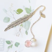 Resim 1 adet 12*2cm Kurutulmuş Çiçek Örneği Kitap Ayracı Okuma Sayfa İşaretleyici Metal Kitap Klipsi Tüy Kitap Ayracı Kırtasiye 