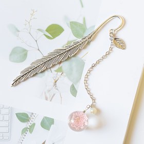 Resim 1 adet 12*2cm Kurutulmuş Çiçek Örneği Kitap Ayracı Okuma Sayfa İşaretleyici Metal Kitap Klipsi Tüy Kitap Ayracı Kırtasiye 