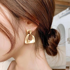 Resim 1 Çift Şık Basit Düzensiz Geometri Küpeler Kadınlar için Moda Kişilik Küpeleri 