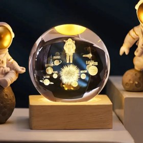 Resim Hediyesahibi Isme Özel Büyük Boy Işıklı Ahşap Kare Kaideli Uzay ve Astronot Temalı Cam Küre 8cm 