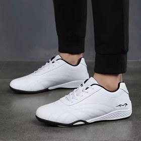 Resim Erkek Yeni Moda Spor Ayakkabı, Çok Yönlü Bağcıklı Düz Sneaker, Mikrofiber Sentetik Üst, Kumaş İç, TPR Taban, EVA Tabanlık, Yuvarlak Burun, Düşük Top, Düz Renk, Yürüyüş, Günlük, Koşu ve Rahat Giyim için 