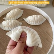 Resim 1 adet Sevimli Beyaz Mini Mantı Anahtarlık - Dayanıklı Sentetik Kauçuk Çanta Şarkı ve Araba Aksesuarı, Cadılar Bayramı, Noel, Sevgililer Günü veya Doğum Günleri için Mükemmel Hediye, Rahat Hediye Fikri, Şenlikli Aksesuar, Oyuncu Tasarım, Kaliteli El Sanatları 