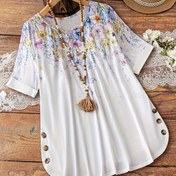 Resim Kadınların Büyük Beden Çiçek Desenli Kısa Kollu T-Shirt, Düğme Detayları ile Şık Yaka, Bahar/Yaz Modası, Yumuşak Esnek Kumaş, Rahat Giyim|Çiçek Desenli Üst|Şık Yaka, Büyük Beden Gömlekler 