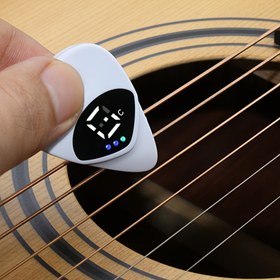 Resim 1 adet QiJiStar Taşınabilir Gitar Plektreni & Akort Cihazı Kombinasyonu, Dijital Ekranlı 2'si 1 Arada Çok Amaçlı Pitch Kalibratörü, Halk Gitarı & Ukulele için 12 Ton Eşit Temperament, Pil ile Çalışır (36V & Altı), Beyaz Plastik Malzeme, Gitar Akort Aksesuarı | Şık Aksesuar | Plastik Yapı, Gitar Akort Cihazı 