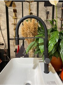 Resim İsaoğlu Yapı Siyah Mutfak Bataryası Siyah Evye Musluğu Uzayan Sistem Modern Tasarım Siyah 