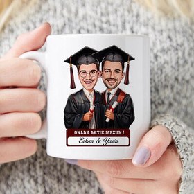 Resim Karikatürlü Üniversiteli İki Erkek Arkadaş Mezuniyet Kupa Bardak 