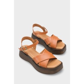 Resim Capone Outfitters Bobbi Hakiki Deri Çapraz Bantlı Dolgu Topuk Kadın Sandalet 