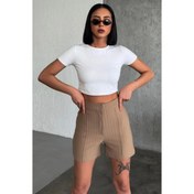 Resim Zarif Ve Şıklığı Bir Arada Sunan Yüksek Bel Krep Esnek Çimalı Çizgili Şort Bej 