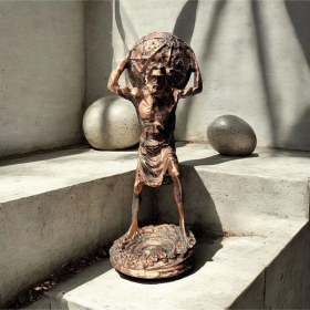 Resim Dekoratif Polyester Atlas Adam Heykeli Bakır-eskitme 