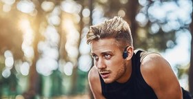 Resim Creative Outlier Free Pro+ kablosuz, su geçirmez, ayarlanabilir dönüştürücülü, entegre 8 GB MP3, 10 saate kadar pil ömrü, entegre mikrofon (mavi ve siyah) 