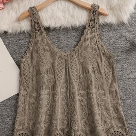 Resim Kadınlar için V-Yaka Tasarım - Bahar ve Yaz için Mükemmel, Dantel Detaylı Yeşil Tank Üstü - Vintage Esintili Üst, Dantel Detaylı Yeşil Tank Üstü - Bahar ve Yaz için Mükemmel 