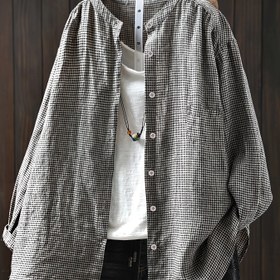 Resim Şık Büyük Beden Kadınlar için Bol Kesim Çekmece Yaka Bluz - Siyah ve Beyaz Gingham Baskılı, Uzun Kollu, Düğmeli Yaka ile Ruffled Yaka, Esnek Olmayan Kumaş, Bahar/Sonbahar için Mükemmel, Günlük Şık Bluz | Düğmeli Üst | Esnek Olmayan Kumaş 
