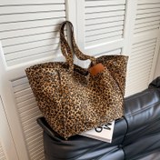 Resim Kadınlar İçin Hafif Tote Çanta - Büyük Kapasiteli Açık Kahverengi Geometrik Desenli Omuz Çantası, Günlük Kullanım ve Seyahat için Dayanıklı Polyester Astarlı, Leopar Baskılı Tasarım, Sağlam Tutma Kolu 