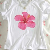 Resim Kadın Y2K Çiçek Desenli Kısa Üst T-Shirt - Kısa Kollu, Yuvarlak Yaka, Pembe ile Pembe Hibiskus Tasarımı, Günlük Yaz Stili, Polyester Karışımı, Makinede Yıkanabilir, Kadın T Shirts 