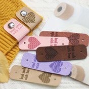 Resim 20 adet El Yapımı Etiket, Kalp, 20 adet Çivi Seti ile, El Dokuma Tığ İşi El Aksesuarları, DIY Örgü ve Örgü Eşarplar, Atkı, Kazak, Şapka, Mont, Eldiven, Evcil Hayvan Yuvaları, Bebekler, Evcil Hayvan Oyuncakları, Süs Eşyaları için Uygun 