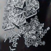 Resim 10 Adet Şeffaf Akrilik Üçgen Köşe Bağlayıcı ve Sabitleyici ile Cam Kutuları Toplama İçin Özel L-Şekilli Köşe Parçaları, Konteynerlerin Yeniden Doldurulması ve Kaldırılması Sırasında Hasara Neden Olmayan Malzeme Bileşenleri Tasarımı, Kırmızı Toz Lekeleri Sınırlamak İçin Konteyner Sızdırmazlık Çözümü. 