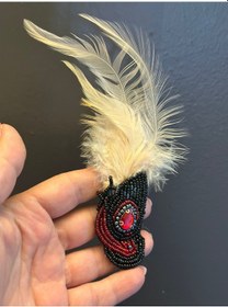 Resim Kuş Tüğlü Boncuk İşleme Broş Yaka Giyim Aksesuarı Yaka İğnesi 14 x 4 CM Pudra 