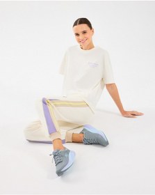 Resim Skechers W Loose Fit Graphic Tee T-shirt Kadın Off White Tshirt S2510134-102 