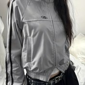 Resim Kadın Y2K Retro Sokak Giyim Ceketi - Bol Kesim Uzun Kollu Fermuarlı, Duran Yaka, Nakışlı Logo ve Ayarlanabilir Bel, Gri Rahat Kolej Beyzbol Stili, Tüm Mevsim Ceketi | Y2K Modası | Fermuarlı Ceket 