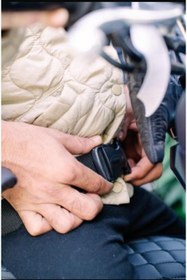 Resim Volta APX5 Motosiklet Çocuk Koltuğu, Emniyet Kemerli, Siyah Deri, Kollu, 2-8 Yaş Arası, Hediyeli 