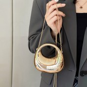 Resim Altın Akrilik Hilal Ay Çapraz Vücut Çantası - Parlak Mini Omuz Çantası, Kadınlar için Hafif Clutch, Akşam Dışarı Çıkma, Partiler & Günlük Kullanım İçin Mükemmel, Küçük Crossbody Çanta, Gece Dışarı Çıkma, Modern Aksesuar, Dayanıklı Aksesuar, Kompakt Cüzdan, Kadın Aksesuarı 