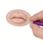 Resim PMU Başlangıç ​​Eğitimi için 5D Silikon Uygulama Dudakları - Yeniden Kullanılabilir Katı Dudak Dövme Makyaj Aracı - Güç Kaynağı veya Pil Olmadan Microblading Aksesuarları (1 adet) 