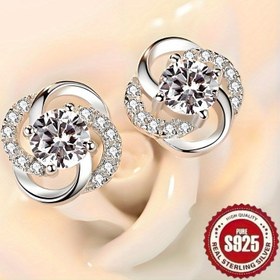Resim 1 Çift S925 Saf Gümüş Moda Retro Zarif Trend Işık Lüks Zarif Tatlı Parlayan Mükemmel Set Sentetik Zirkonya Dört Yapraklı Böcek Şanslı Boşluk Geometri Yüksek Kaliteli Yaratıcı Tasarım Küçük Kişilik Çarpması Canlılık Romantik Aşk Basit Lüks Çift Mini Sevimli Günlük Parti Düğün Hediyesi Tüm Eşleşen Alerjik Kulak Delme Kulak Tokası Kulak Aksesuarı 