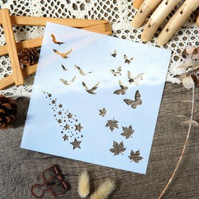 Resim 1 adet Kelebek, Akçaağaç Yaprakları ve Kuşlar ile Yıldızlı Gece Doğa Tarzı Şablon - DIY Scrapbooking, Fotoğraf Albümleri ve Selamlama Kartları için Mükemmel - Dayanıklı Yeniden Kullanılabilir Plastik Şablon 